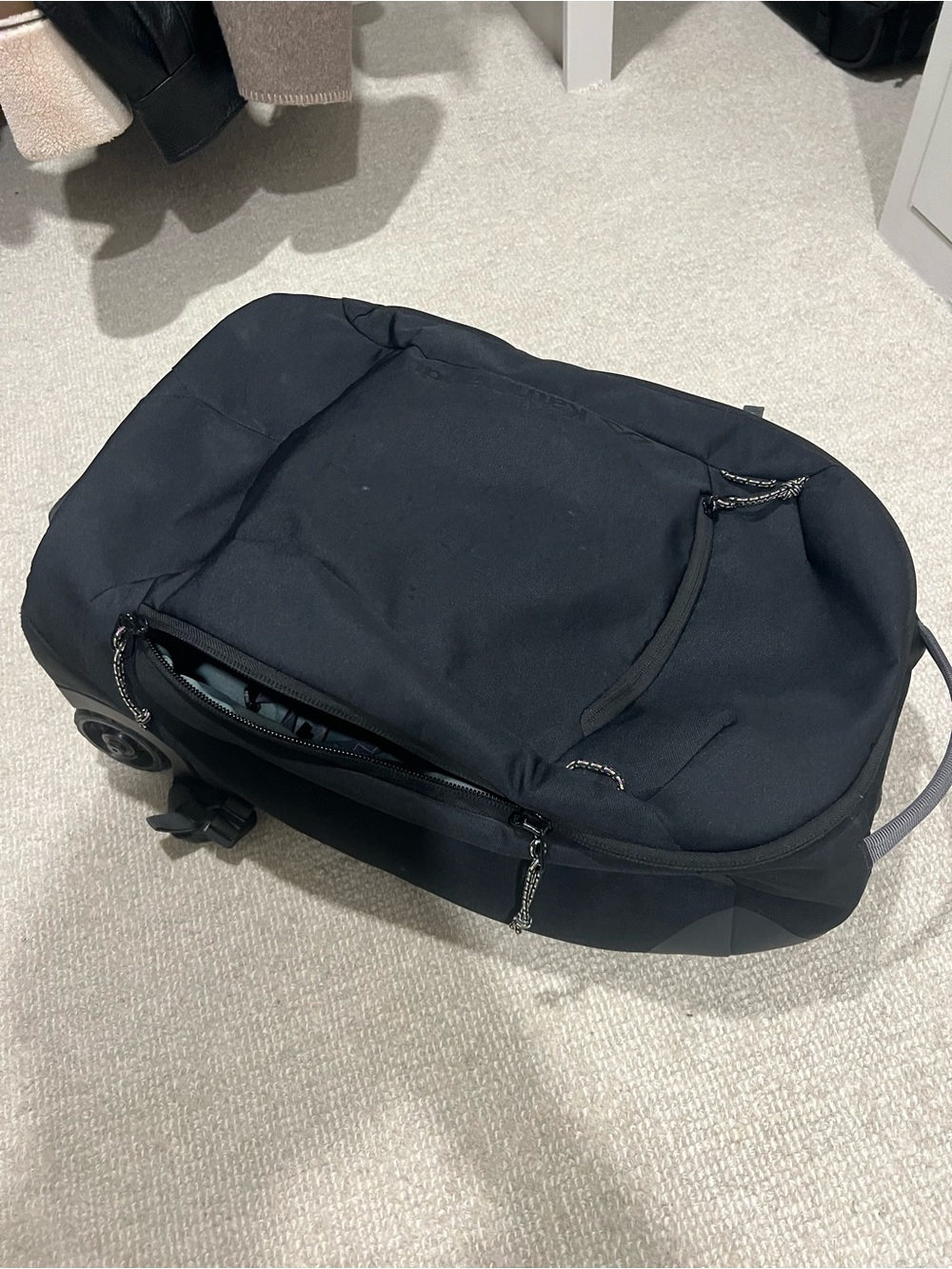 Kathmandu hybrid trolley 32L